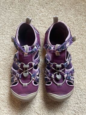 Keen Newport H2 Purple Camo Sandals Women’s Sz 5